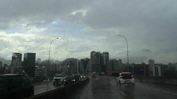 Sistema de baixa pressão começa a se formar próximo à costa do Sudeste, dando origem a um ciclone extratropical no oceano Atlântico