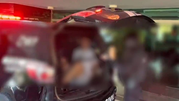 O principal suspeito, de 24 anos, escondeu um medicamento dentro do jaleco para aplicá-lo em pacientes da UTI; a substância, quando administrada fora de protocolos médicos, pode causar parada cardíaca em poucos minutos