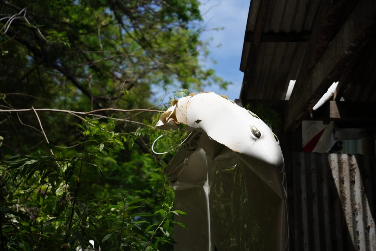 Avião cai após decolagem e atinge galpão em Guarapari por Fernando Madeira
