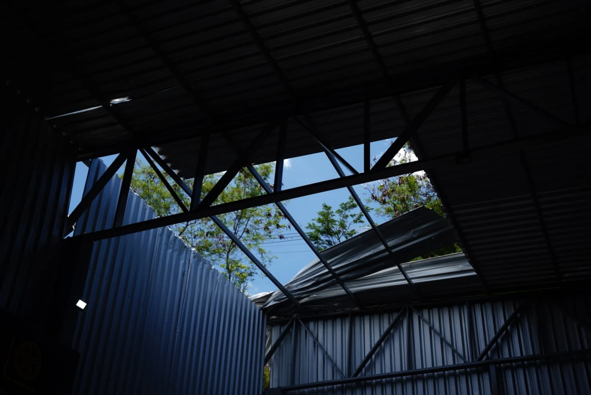 Avião cai após decolagem e atinge galpão em Guarapari por Fernando Madeira