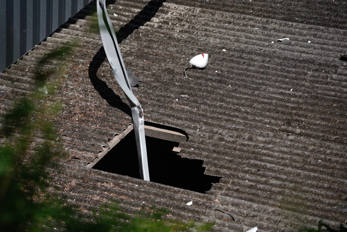 Avião cai após decolagem e atinge galpão em Guarapari por Fernando Madeira