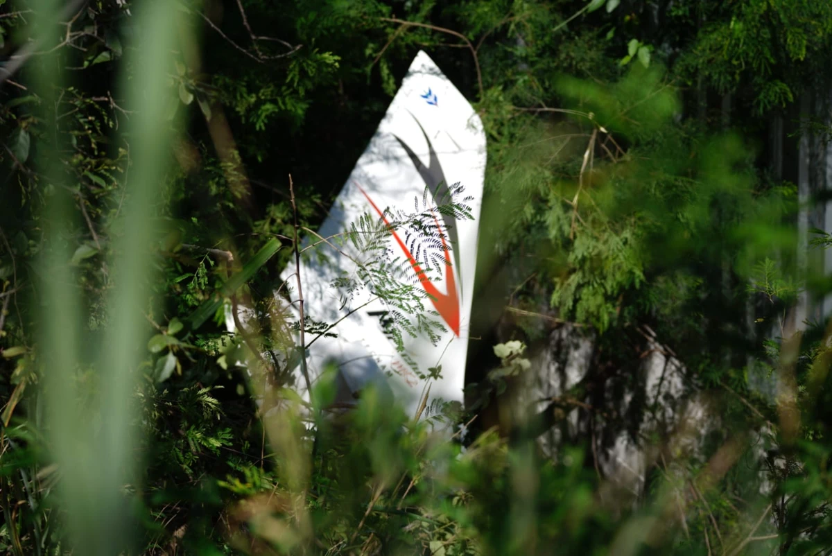 Avião cai após decolagem e atinge galpão em Guarapari por Fernando Madeira