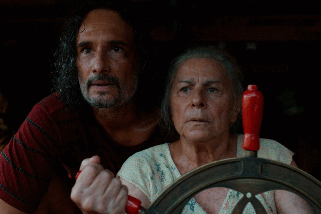 “O Último Azul” apresenta um Brasil distópico em que idosos são forçados a deixar suas casas para colônias de aposentadoria (Imagem: Reprodução digital | Vitrine Filmes)