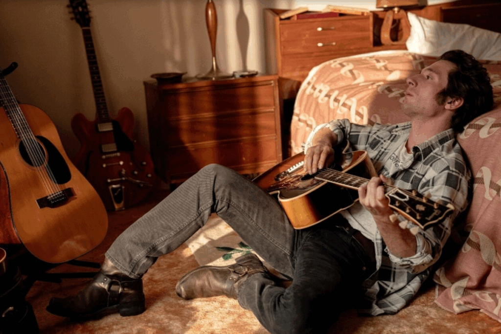 “Springsteen: Salve-me do Desconhecido” mostra Bruce Springsteen lutando entre estrelato e fantasmas pessoais ao gravar um disco icônico (Imagem: Reprodução digital | Disney+)