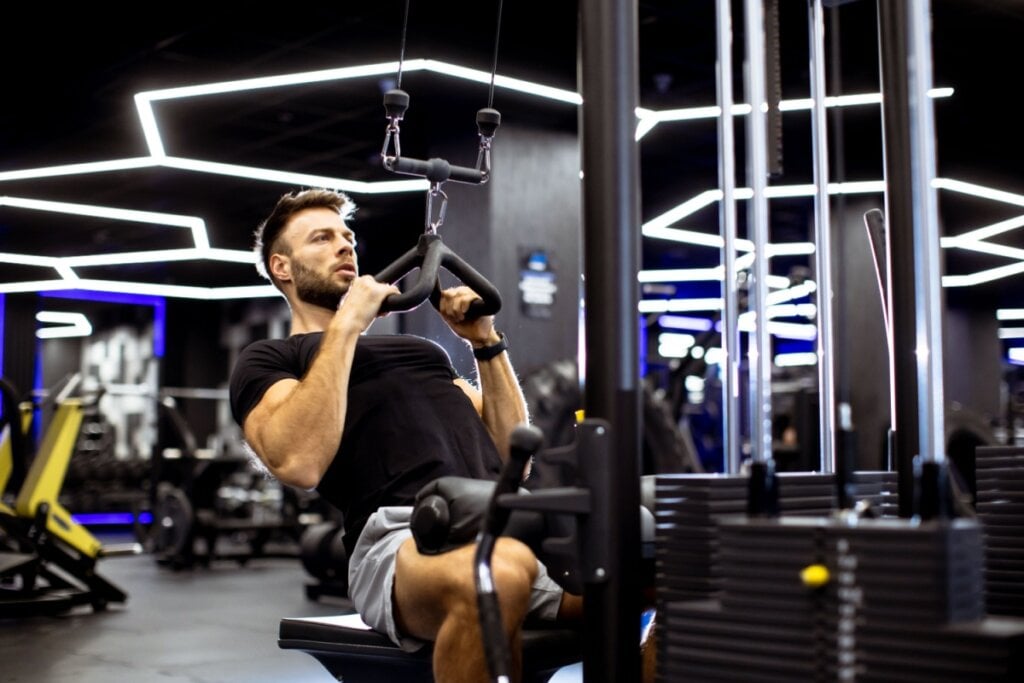 Ajustar a intensidade dos treinos é essencial em dias de cansaço ou desmotivação (Imagem: BGStock72 | Shutterstock)