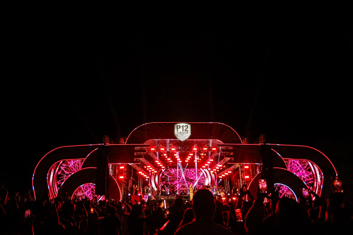 Jorge & Mateus fazem showzão no encerramento do verão 2026 do P12 Guarapari