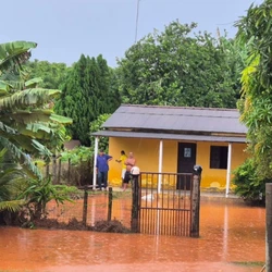 Município do Norte do Estado acumulou 110 mm em pouco menos de 60 minutos na tarde desta terça (20), o que fez com que ruas e algumas regiões ficassem alagadas