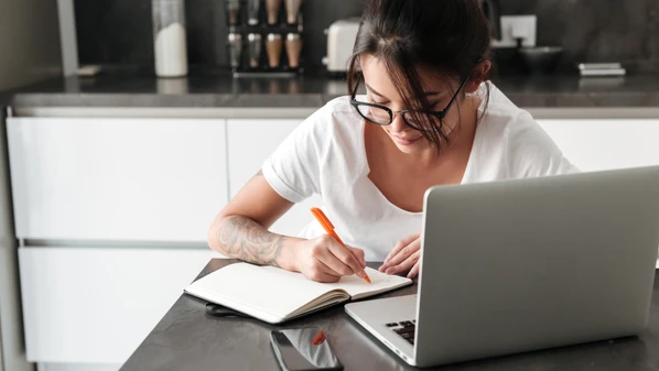 Ofertas abrangem diversas áreas do conhecimento, como Gestão e Negócios; Turismo, Hospitalidade e Lazer; Idiomas; entre outras opções