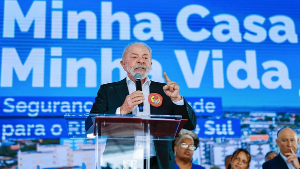 Fala do presidente brasileiro acontece em meio a investida tarifária e diplomática do republicano contra europeus a fim de anexar Groenlândia