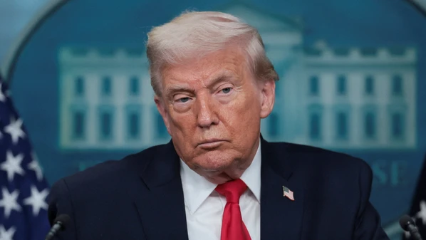 Petista afirmou mais cedo que republicano quer governar o mundo pelo Twitter; republicano disse, poucas horas depois, que convidou o brasileiro para Conselho da Paz porque gosta dele