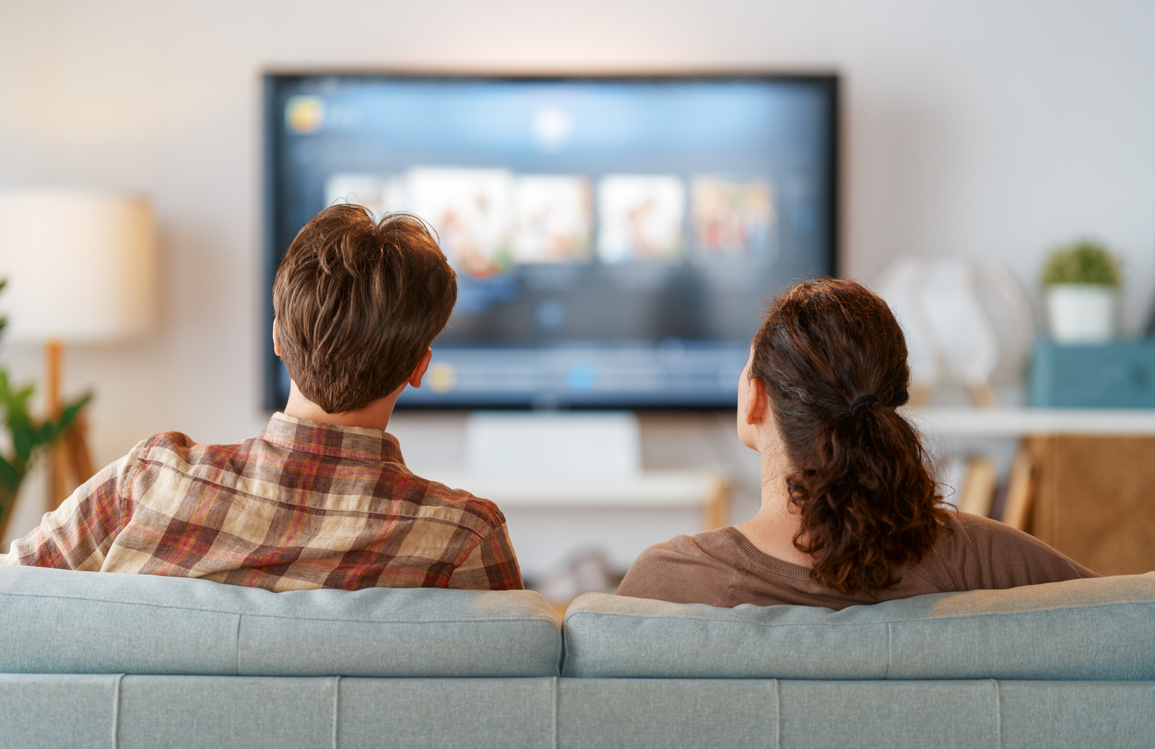 Conheça as características essenciais de uma TV, e saiba qual mais se encaixa em seu perfil. Crédito: Canva