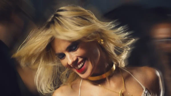 Carolina Dieckmmann vive personagem alcoólatra e provoca debate em novo filme