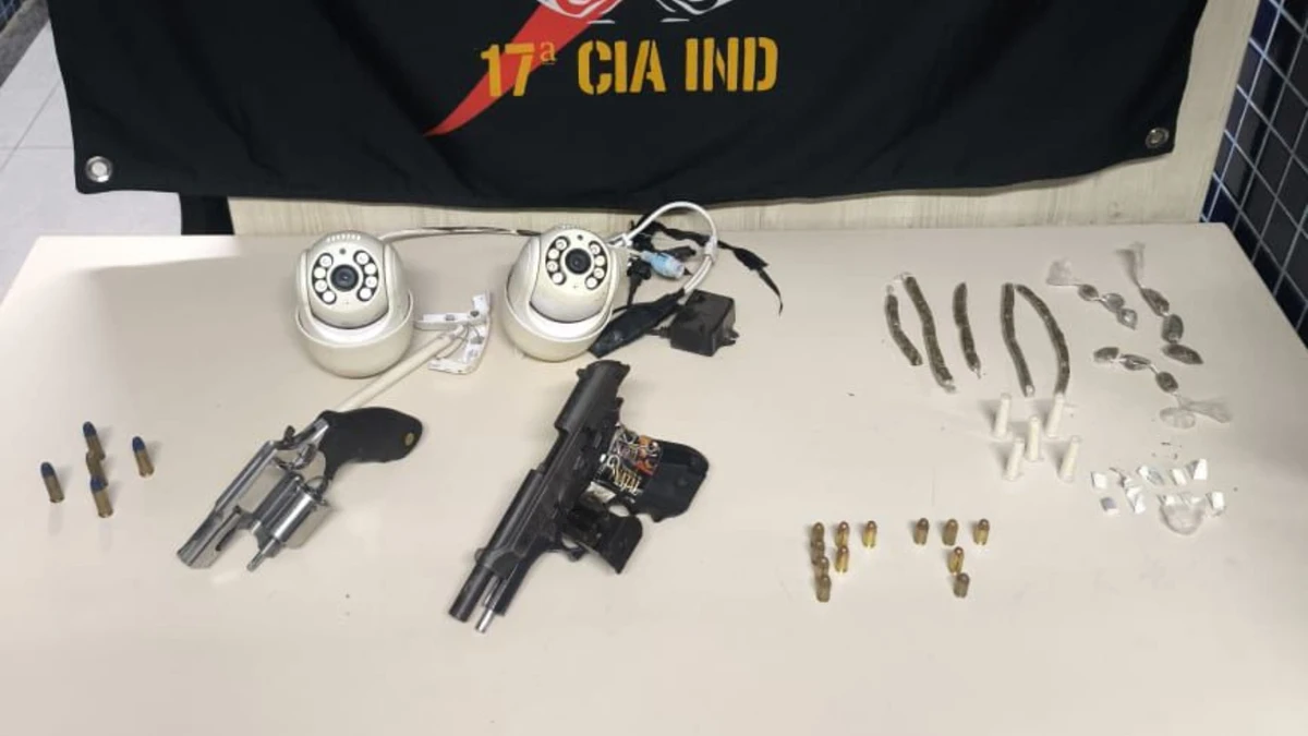 Material apreendido no imóvel em que o suspeito foi preso