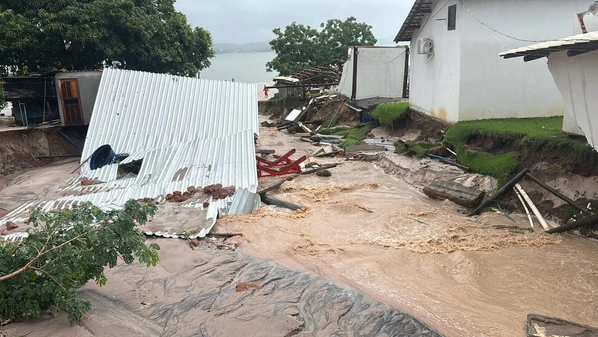 Caso ocorreu na madrugada desta quarta-feira (21) e cinco pessoas estavam no imóvel; quatro foram socorridas com vida, mas Otávio Viana Amaral, de 10 anos, acabou soterrado e morto