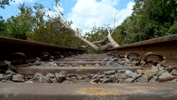 Eles tinham voltado a impedir a passagem dos trens em protesto pelas indenizações ligadas ao desastre da barragem de Fundão