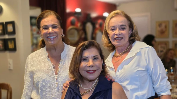 A aniversariante recebeu o grupo "Pantaneiras" nesta terça-feira (20), no Caçarola Bistrô, no Barro Vermelho