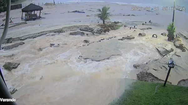 Chuva forte provoca estragos em Rio Bananal por Leitor | A Gazeta 