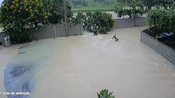 Chuva forte provoca estragos em Rio Bananal por Leitor | A Gazeta 