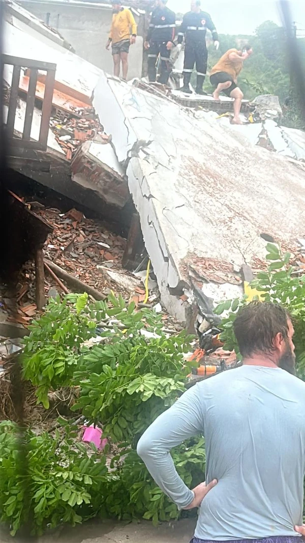 Chuva forte provoca estragos em Rio Bananal por Leitor | A Gazeta 