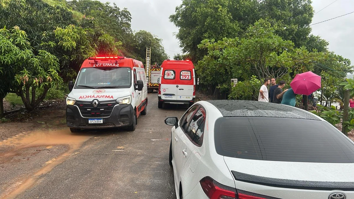 Chuva intensa provoca desabamento e deixa criança desaparecida em Rio Bananal por Leitor A Gazeta