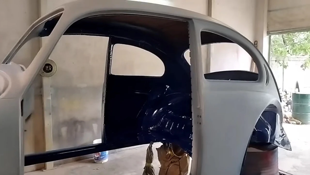 Fusca modelo 1981 em processo de restauração por Lívio Meirelles/Arquivo pessoal