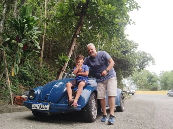 Lívio viaja com a família no fusca por Lívio Meirelles/Arquivo pessoal