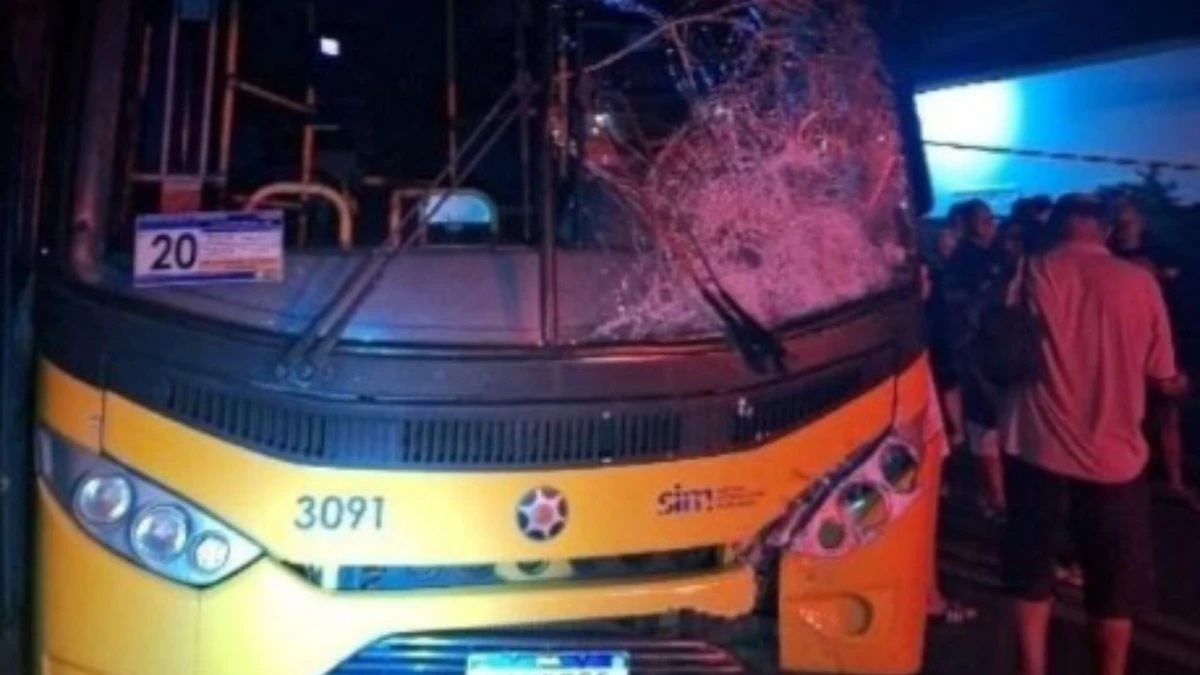 Ônibus envolvido no acidente, em Florianópolis