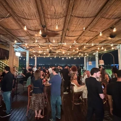 Foram entregues os aguardados kits personalizados, assinados por marcas parceiras, e apresentadas as novidades do open bar premium e do camarote Vix Day, um esquenta focado em experiências de atividades física e de bem-estar