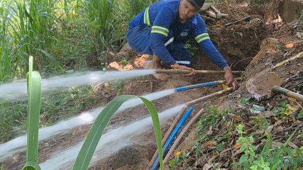 Somente em 2025, empresa estima que cerca de 72 bilhões de litros de água tenham sido desviados por meio de ligações clandestinas na área de concessão da empresa, no Espírito Santo