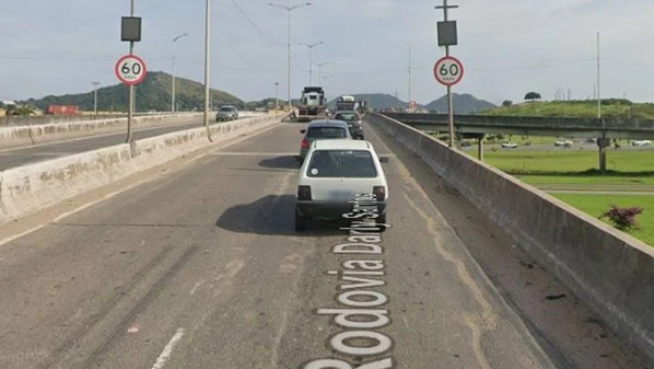 Equipamento fica localizado no viaduto da Rodovia Darly Santos com a Avenida Carlos Lindenberg
