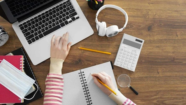 Cursos online gratuitos são opção para quem quer começar o ano com novas habilidades, confira as oportunidades abertas