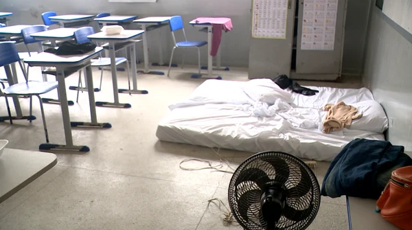 Cidade está entre as que mais registraram volume de chuva nas últimas 24 horas; famílias estão fora de casa e prejuízos se espalham por vários bairros.