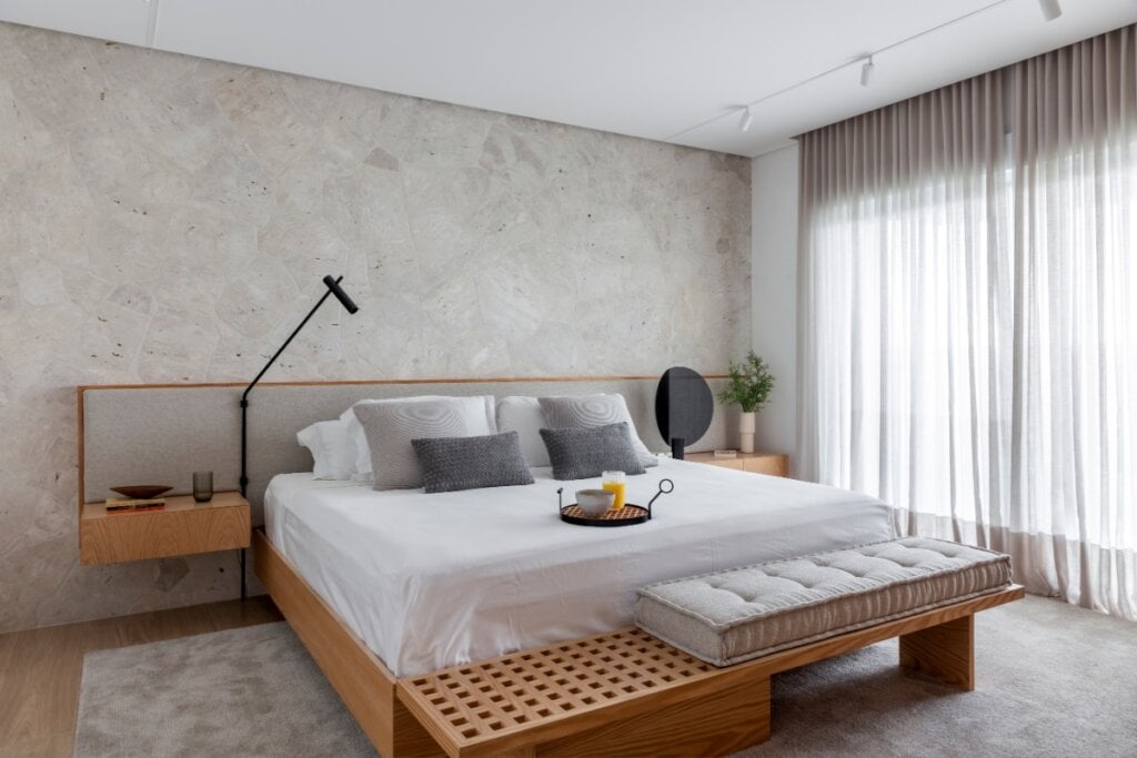 A iluminação faz grande diferença nos ambientes, por isso é preciso dar atenção a ela (Projeto: Rawi Arquitetura + Design | Imagem: Rafael Renzo)