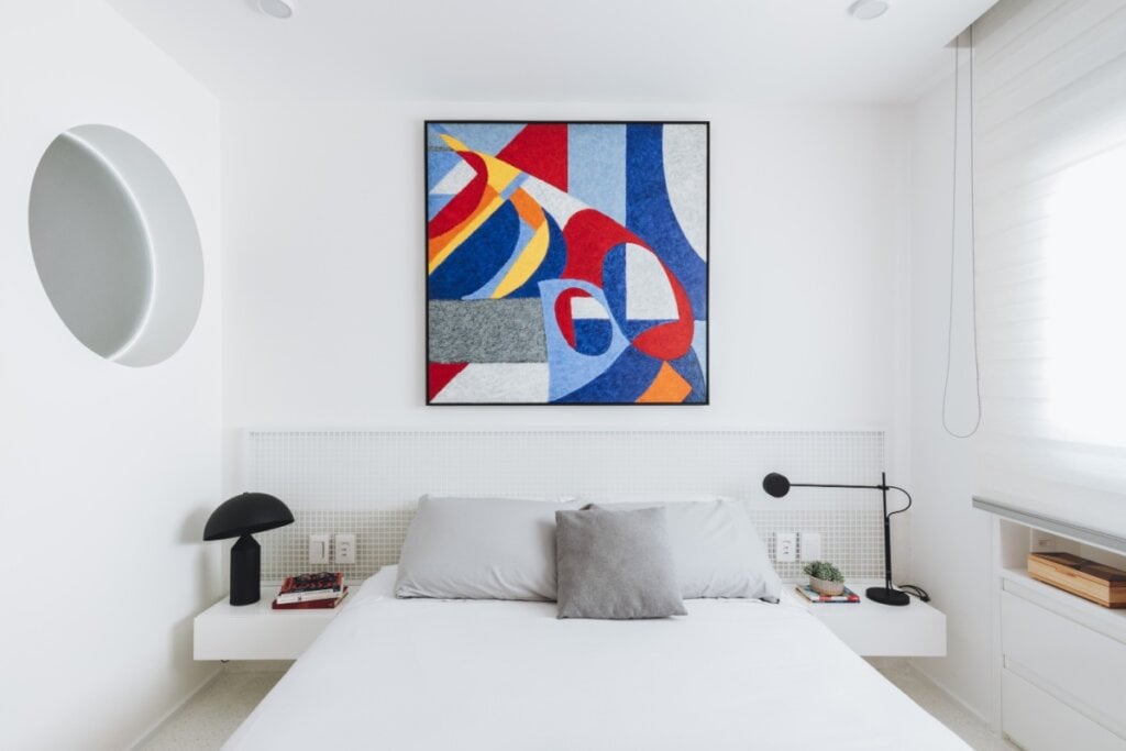 A paleta de cores do quarto deve refletir a identidade de quem dorme nele (Projeto: Rawi Arquitetura + Design | Imagem: Juliana Deeke)