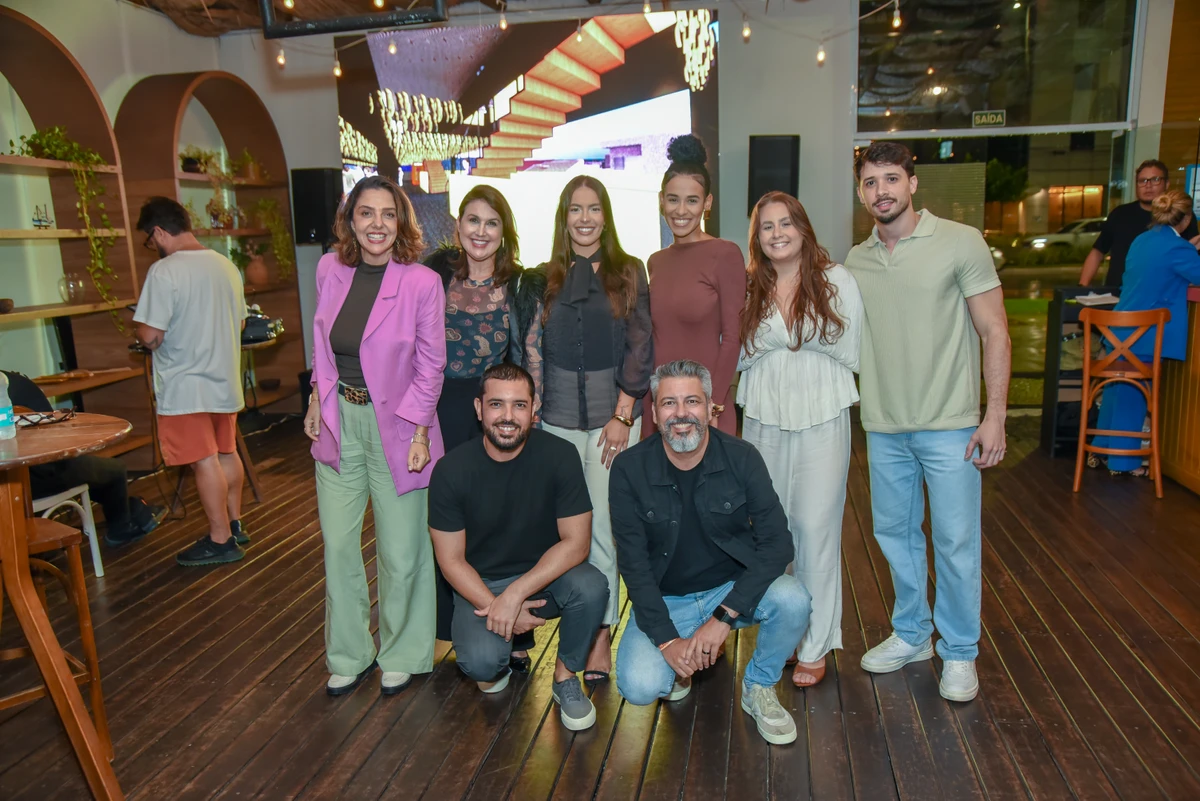 Mariana Perini, Renata Rasseli, Gabriela Laranja, Thayná Bahia, Maria Volpini, Tharsis de Souza, Philipe Ferreira e Bruno Araújo