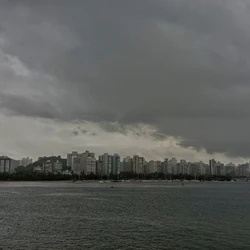 Aviso laranja do Inmet está vigente deste o início da madrugada de domingo (1°) e prevê ventos de até 100 km/h em todo o Estado