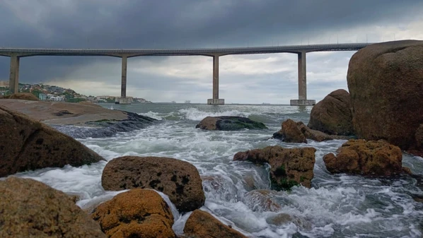 A notícia não é boa para quem gosta de curtir praia, já que uma frente fria e um sistema de baixa pressão vão atuar no Estado