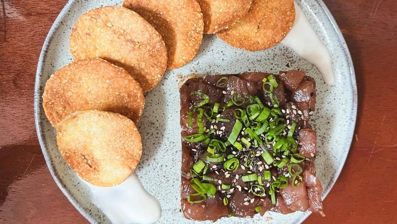 Tartar de peixe do menu de verão do restaurante La Rústica