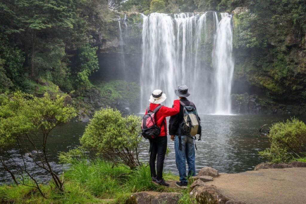 Em ambientes naturais, como rios e lagos, o perigo tende a ser ainda maior (Imagem: Janice Chen | Shutterstock)