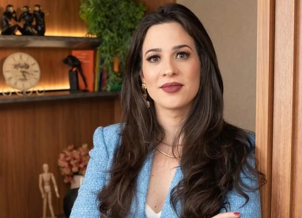 Karen de Vasconcelos é psiquiatra