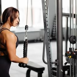 Veja como adaptar carga, intensidade, hidratação e horários para se exercitar durante as altas temperaturas