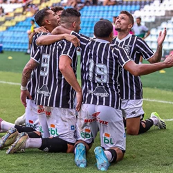 Brandão marcou o gol do Capa-Preta, no segundo tempo