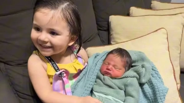 Vídeo do encontro entre Acsa e o pequeno Asher já ultrapassa 8 milhões de visualizações nas redes sociais. Família é de Vila Velha