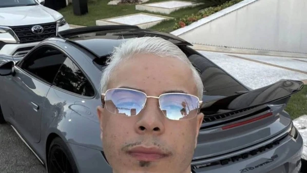 O cantor Emerson Teixeira Muniz, de 25 anos, transitava em local proibido e a vítima foi internada em estado grave, com diversas fraturas