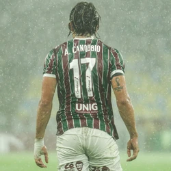 Clássico ficou paralisado por 45 minutos por conta da forte chuva no Rio de Janeiro