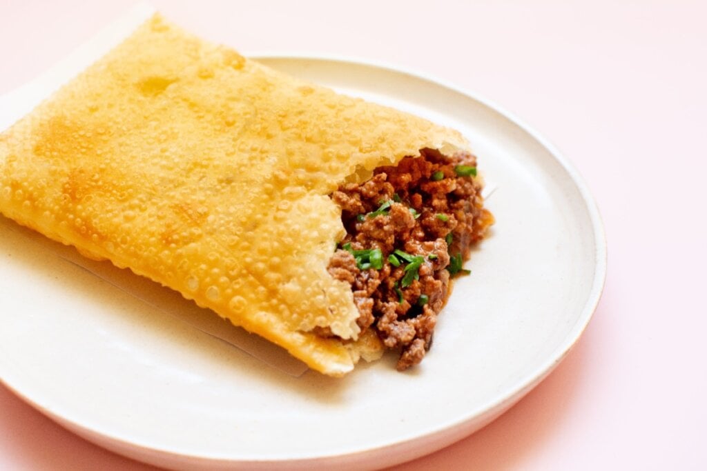 Pastel de feira (Imagem: Best Food Photos | Shutterstock)