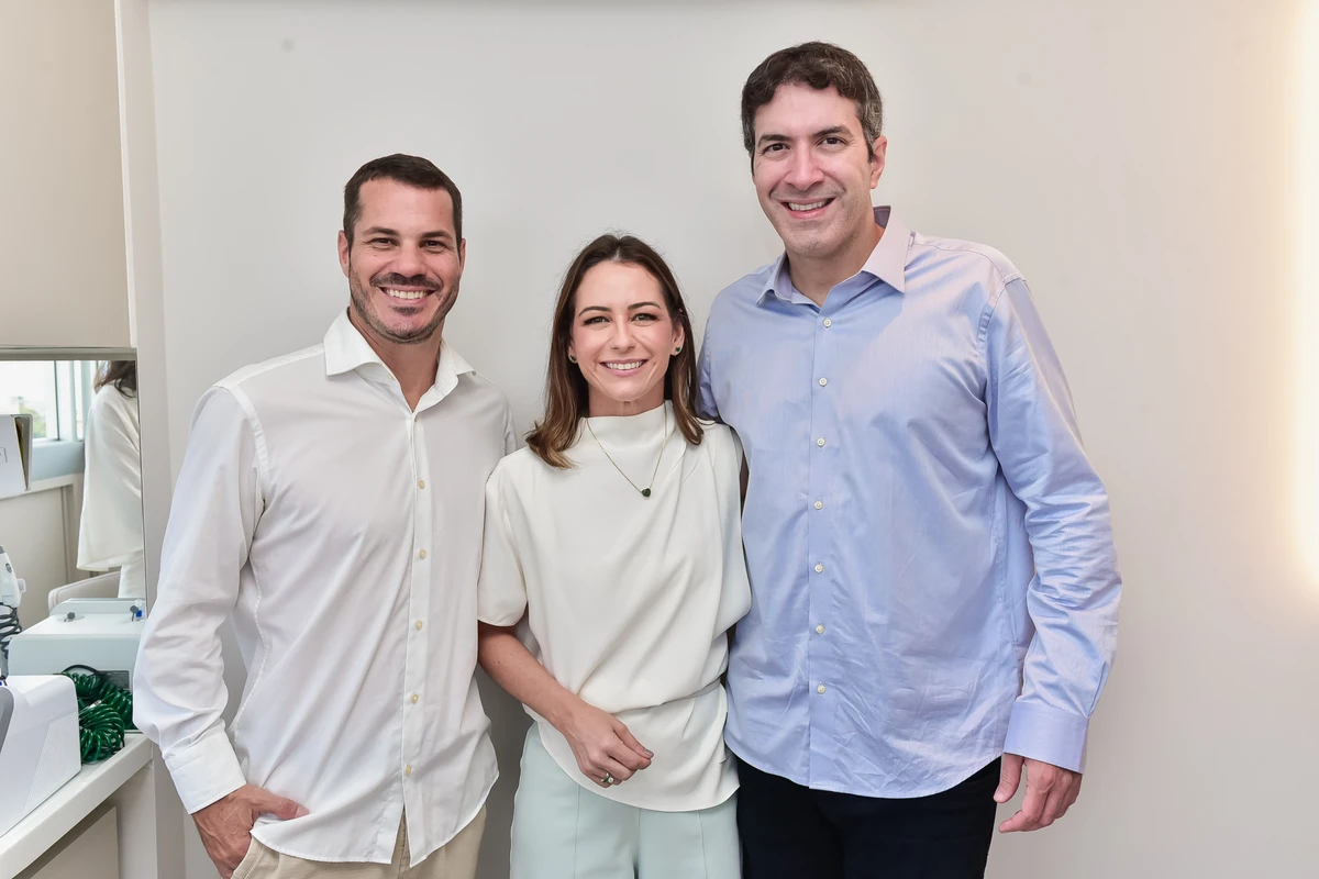  Larissa Pavesi com Vinicius Fardin e Thulio Vago