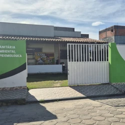 A vítima, que é catadora de latinhas, trabalhava na rua no momento do ataque; ela precisou ser transferida para Linhares devido aos ferimentos causados pelo cão