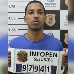 Na manhã desta segunda (26), Yarlen dos Santos Barbosa estava em um banco em frente ao cemitério onde Pedro Henrique Conceição da Rocha era sepultado, e acabou alvejado e morto com vários disparos