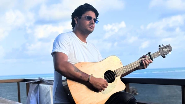 Vítima entrou com pedido de medida protetiva na Justiça. Diante do caso, shows do cantor foram cancelados